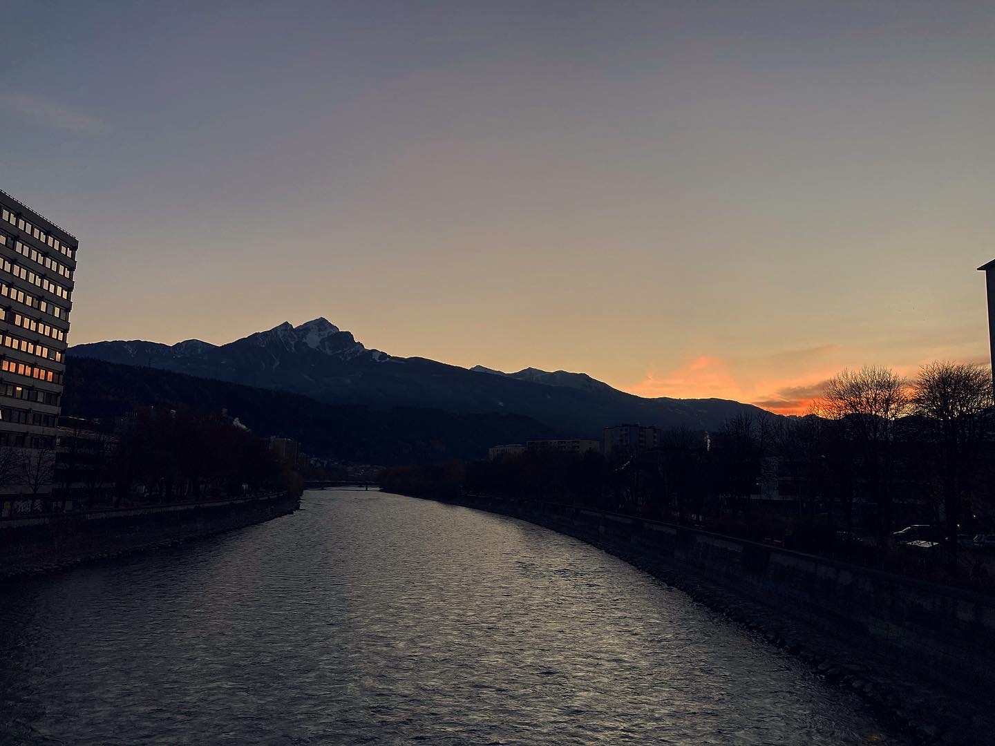 Abenstimmung am Inn in Innsbruck